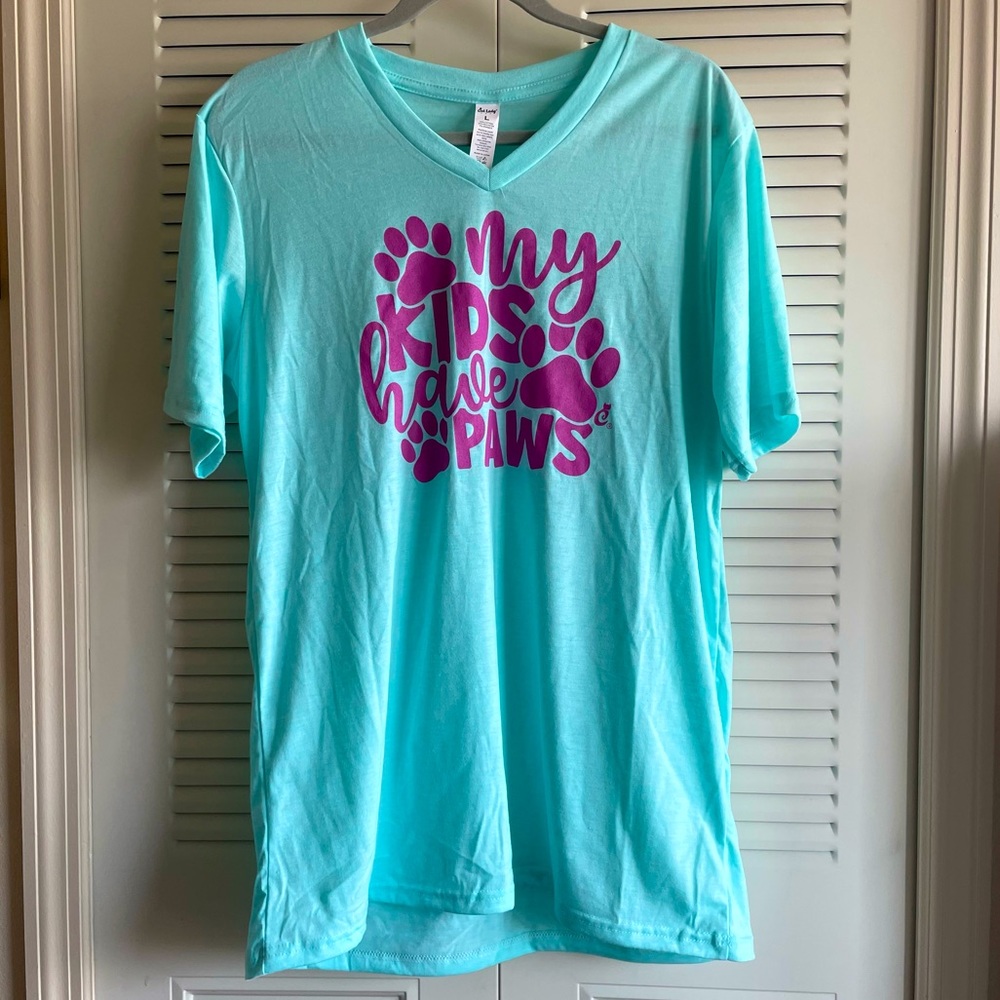 NWT My Kids Have Paws Cat Mom shirt